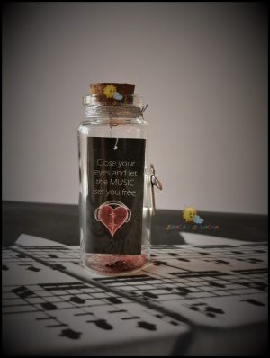 poruka u boci close your eyes and let the music set you free